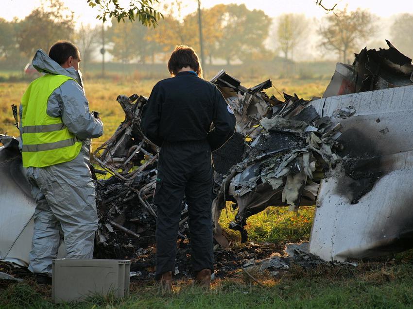 Kleinflugzeug abgestuerzt Sankt Augustin Meindorf P230.JPG